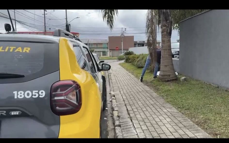 POLÍCIA INVESTIGA POSSÍVEL FETO ENCONTRADO POR MORADORES PERTO DE ÁRVORE NA GRANDE CURITIBA
