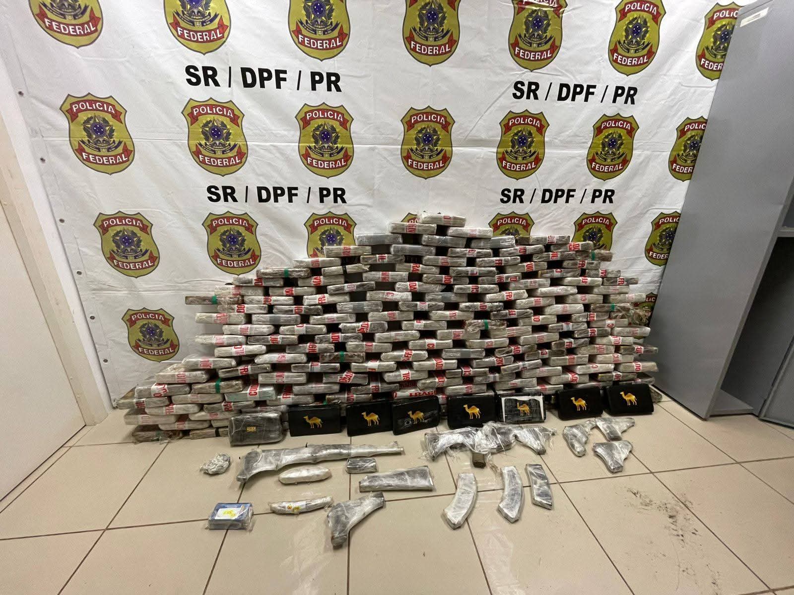 POLÍCIA FEDERAL APREENDE GRANDE QUANTIDADE DE COCAÍNA E ARMAS DE FOGO EM BALSA NOVA/PR