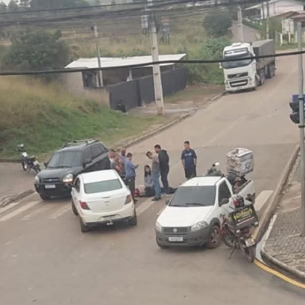 ACIDENTE COM MOTOCICLISTA NO CENTRO DE ITAPERUÇU.
