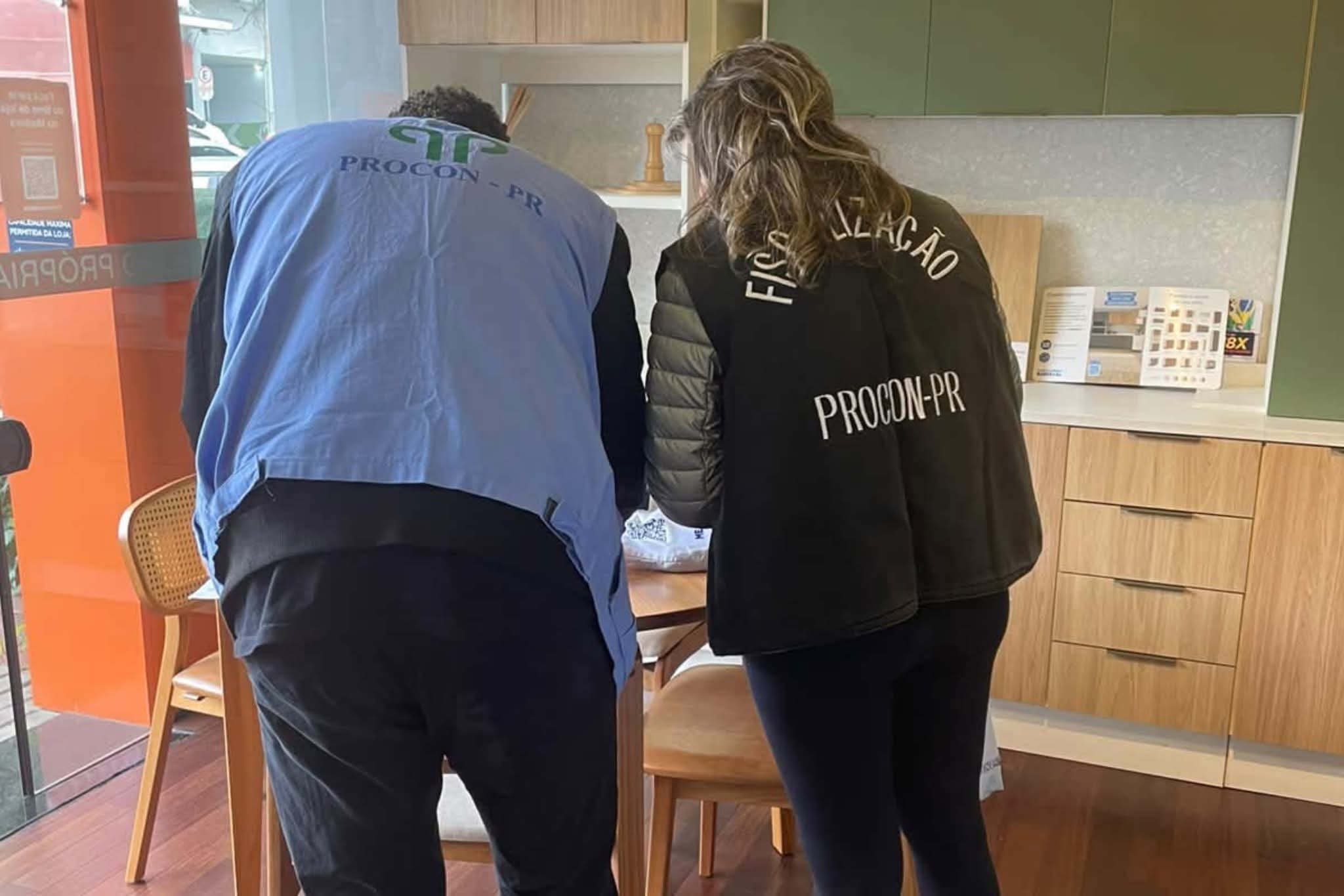 FISCALIZAÇÃO DO PROCON VERIFICA DIVULGAÇÃO DE PREÇOS EM LOJAS DO PARANÁ.