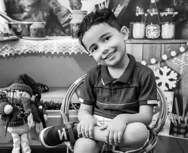 MENINO DE 4 ANOS MORRE APÓS CAIR DE JANELA DE HOTEL.