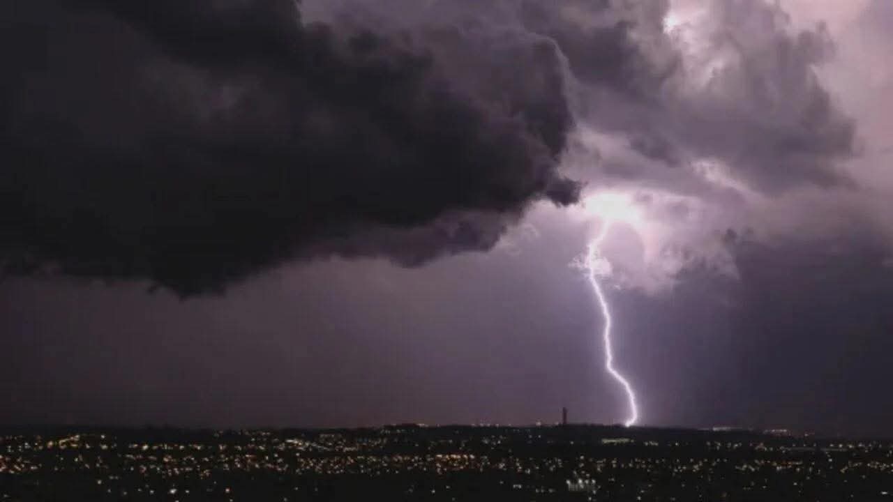 TEMPESTADES RETORNAM AO PARANÁ COM CHUVAS MAIS EXPRESSIVAS NA FAIXA CENTRAL.