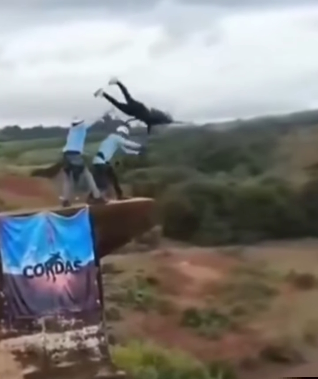 NOVAS IMAGENS DO LANÇAMENTO SEM CORDAS NA PONTE DO ESQUELETO QUE VITIMOU  MARIA EDUARDA DE APENAS 21 ANOS