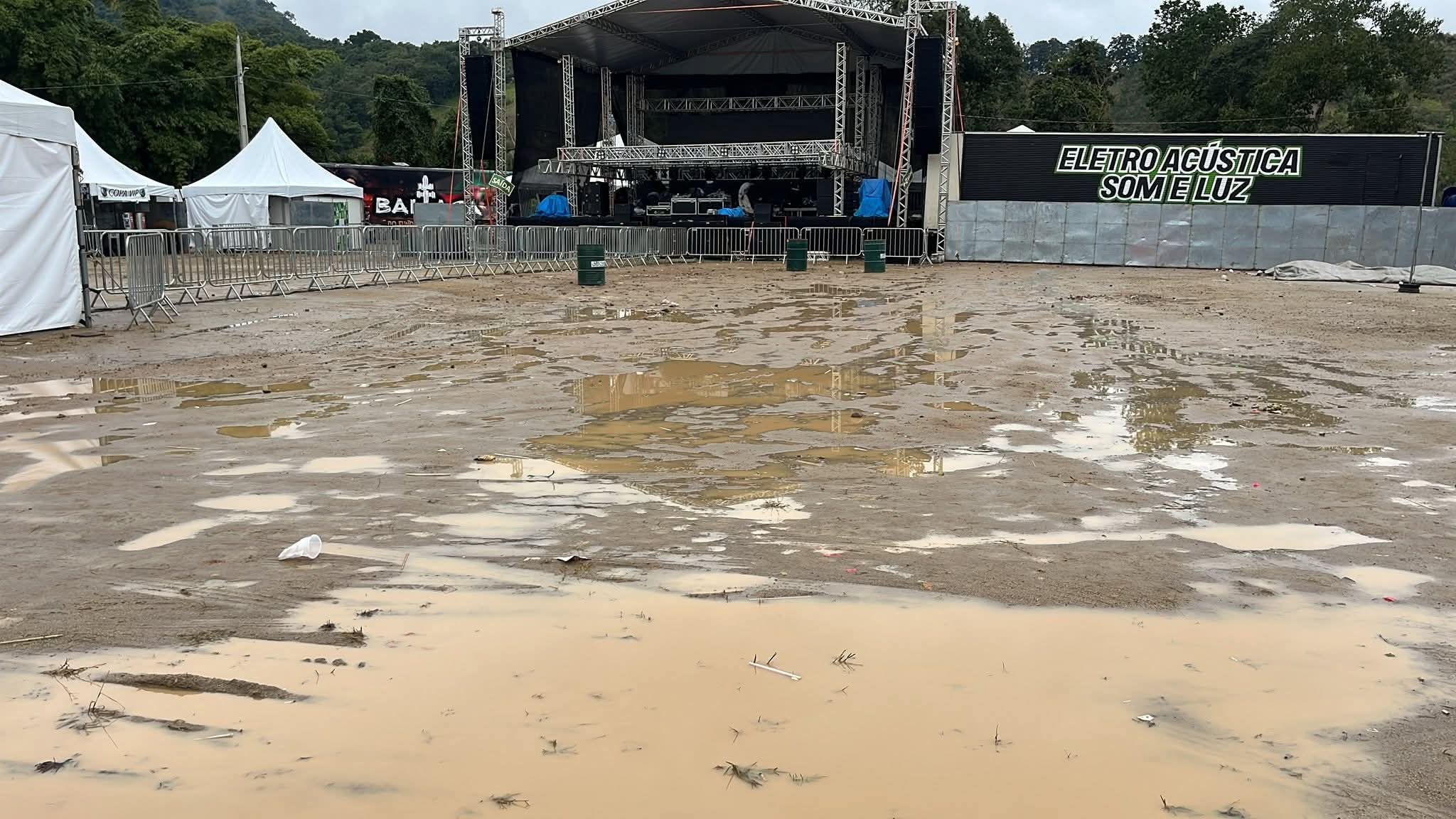 FESTA DA PONKAN EM CERRO AZUL É ALVO DE CRÍTICAS POR FALTA DE INFRAESTRUTURA E EXCESSO DE LAMA.