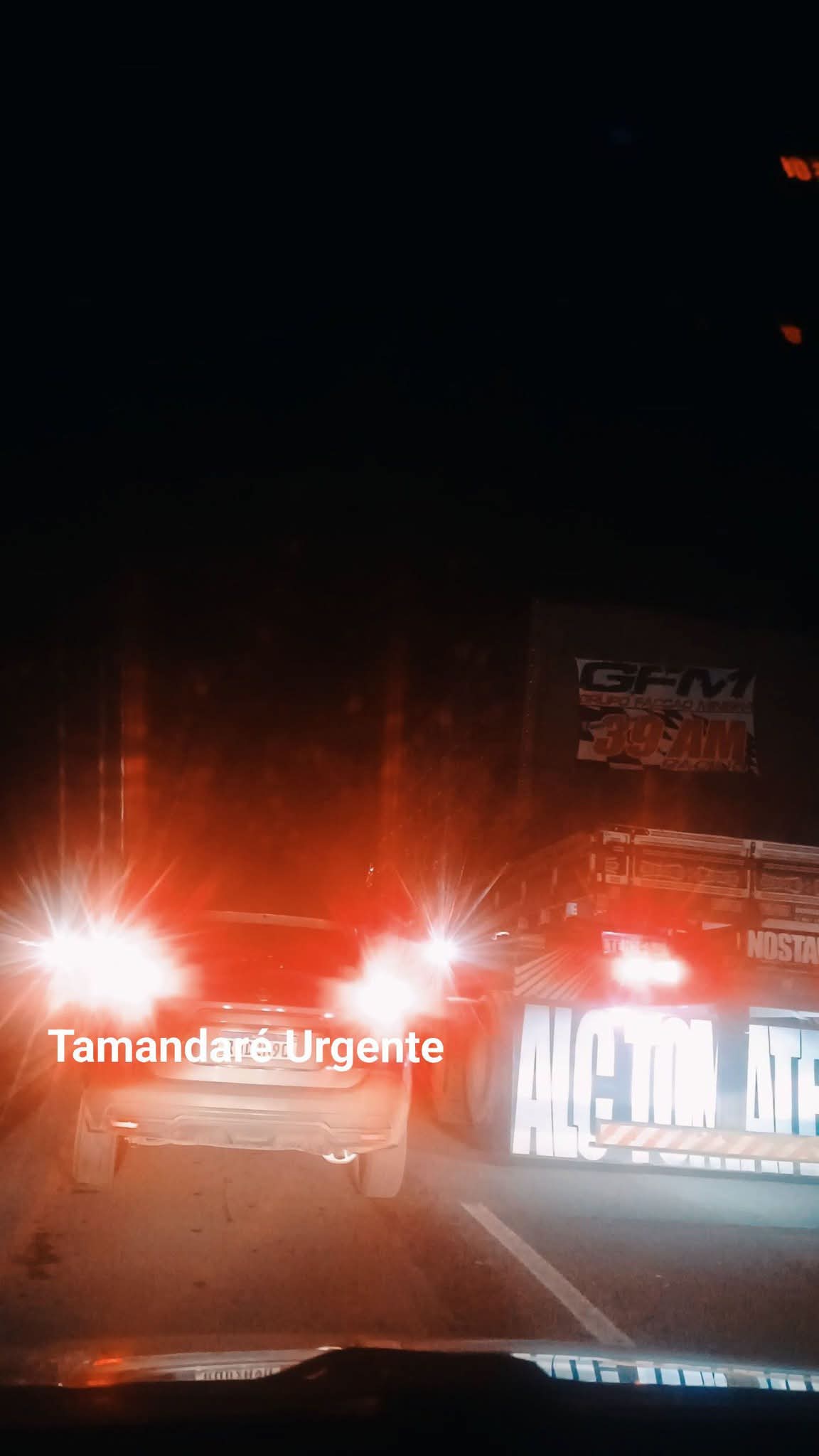 ENGAVETAMENTO COM CINCO VEÍCULOS PROVOCA CONGESTIONAMENTO NA RODOVIA DOS MINÉRIOS, EM ALMIRANTE TAMANDARÉ