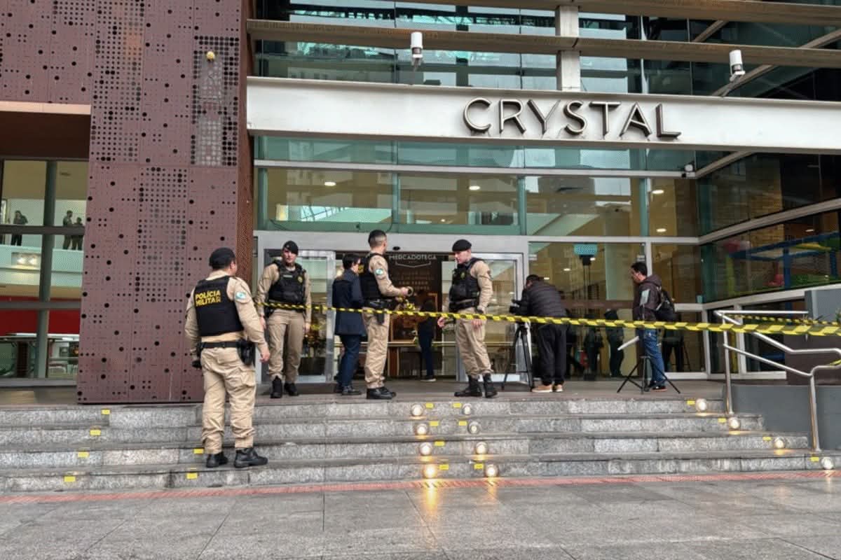 ASSALTO A JOALHERIA NO SHOPPING CRYSTAL MOBILIZA POLÍCIA EM CURITIBA.