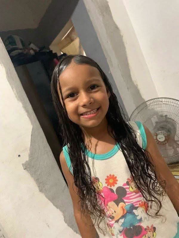 CRIMINOSO NÃO ENCONTRA O PAI E MENINA DE 7 ANOS É MORTA DENTRO DE CASA
