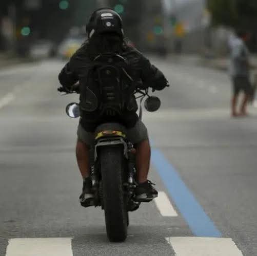 HOMEM É PRESO APÓS FUGIR DA POLÍCIA COM MOTO SEM PLACA EM RIO BRANCO DO SUL