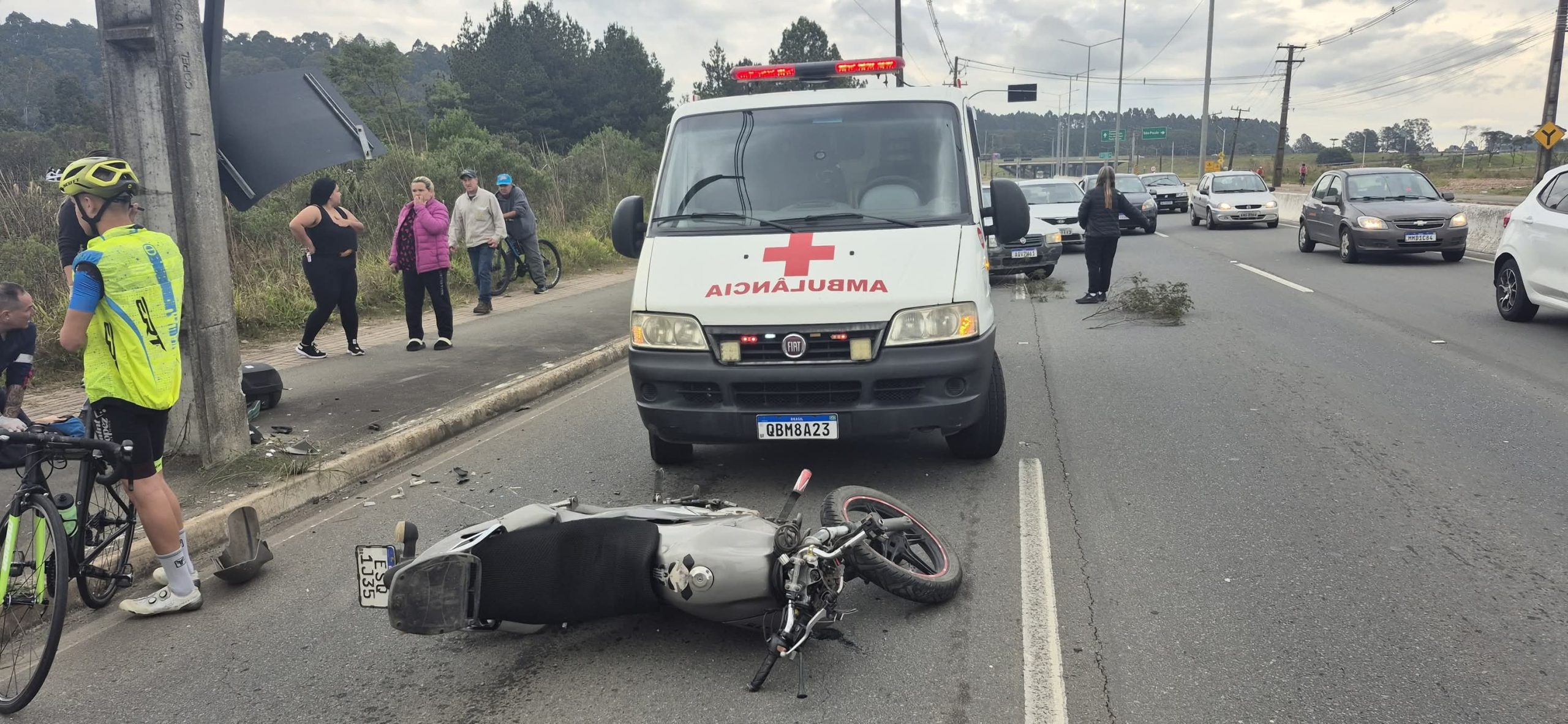 MULHER MORRE APÓS GRAVE ACIDENTE DE MOTO NA RODOVIA JOÃO LEOPOLDO JACOMEL, EM PIRAQUARA