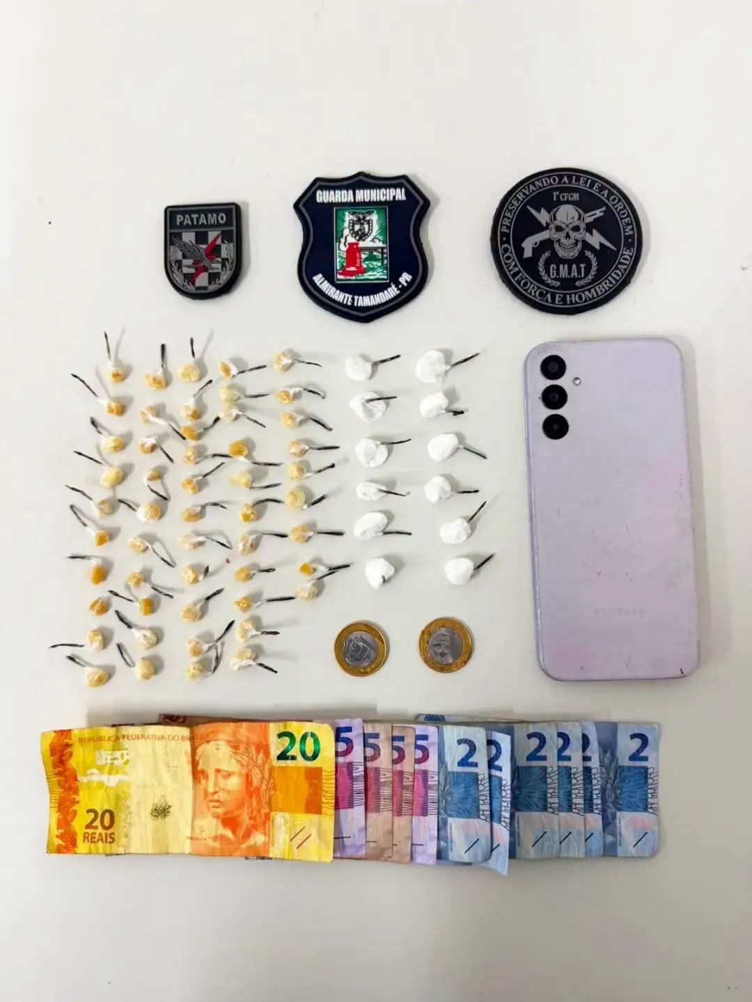 PRISÃO POR TRÁFICO DE DROGAS NO BAIRRO MONTE SANTO EM ALMIRANTE TAMANDARÉ.