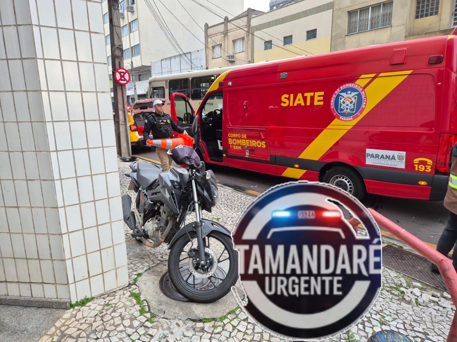 COLETOR DE LIXO FICA FERIDO EM ACIDENTE NO CENTRO DE CURITIBA