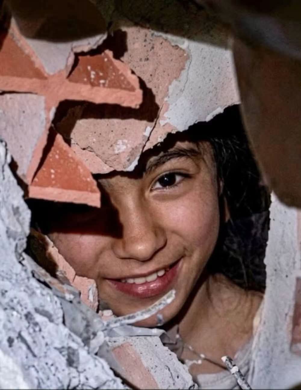 RESGATE EMOCIONANTE DE MENINA APÓS 30 HORAS SOB ESCOMBROS NA VENEZUELA.