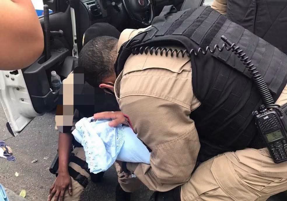 POLICIAIS MILITARES SALVAM BEBÊ RECÉM-NASCIDO APÓS ENGASGO EM SÃO MATEUS DO SUL.