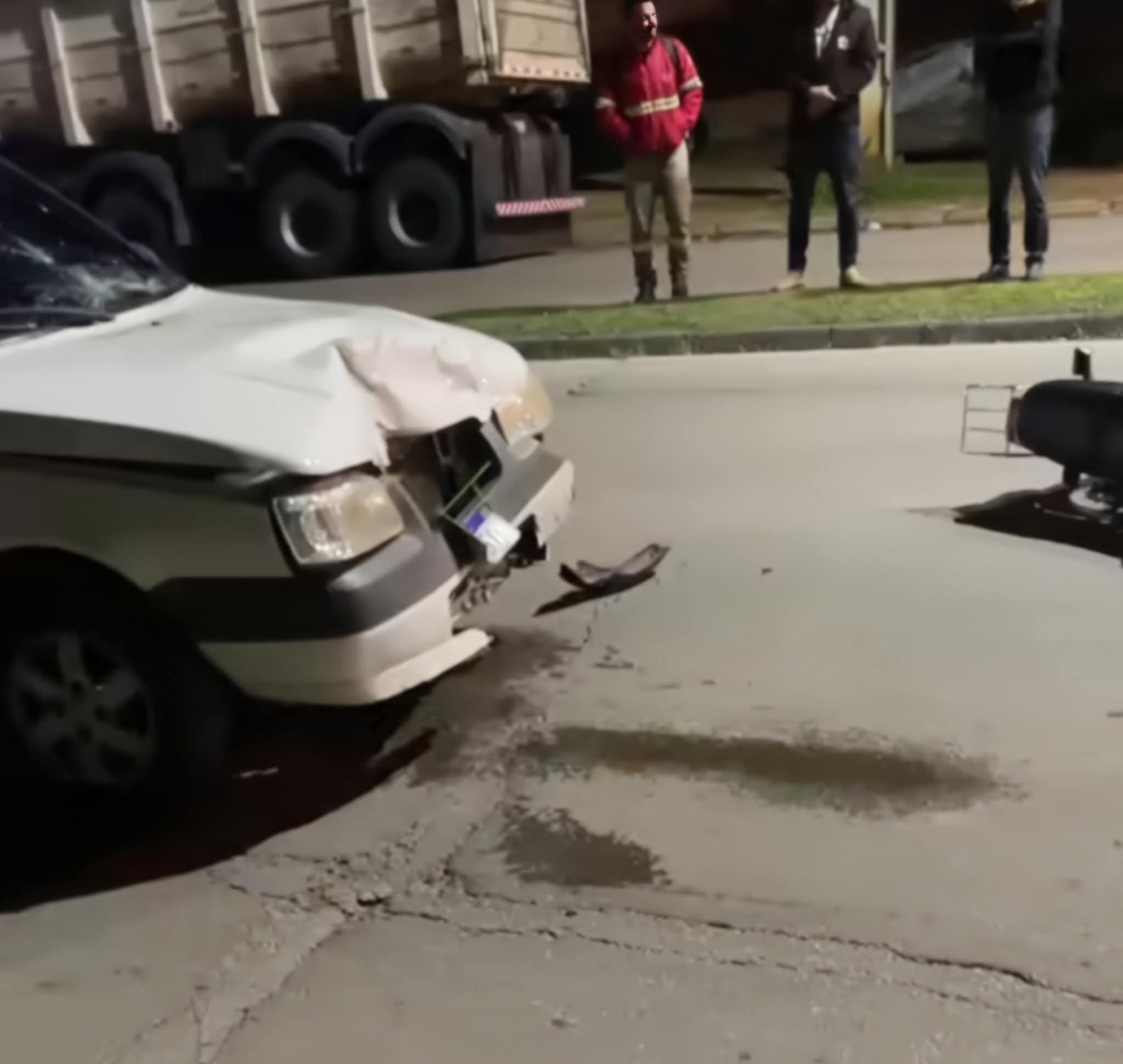ACIDENTE NA AVENIDA INDUSTRIAL EM ITAPERUÇU.