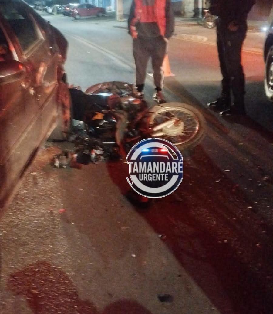 ACIDENTE ENTRE CARRO E MOTO DEIXA MOTOCICLISTA GRAVEMENTE FERIDO EM ALMIRANTE TAMANDARÉ