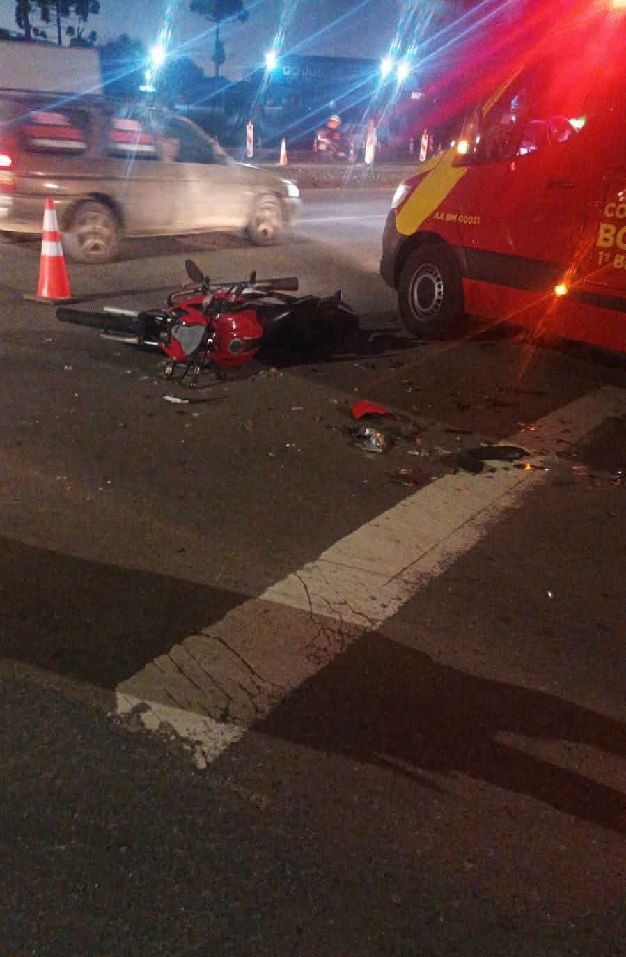 MOTOCICLISTA FICA FERIDO EM ACIDENTE NO BAIRRO SANTA FELICIDADE, EM CURITIBA