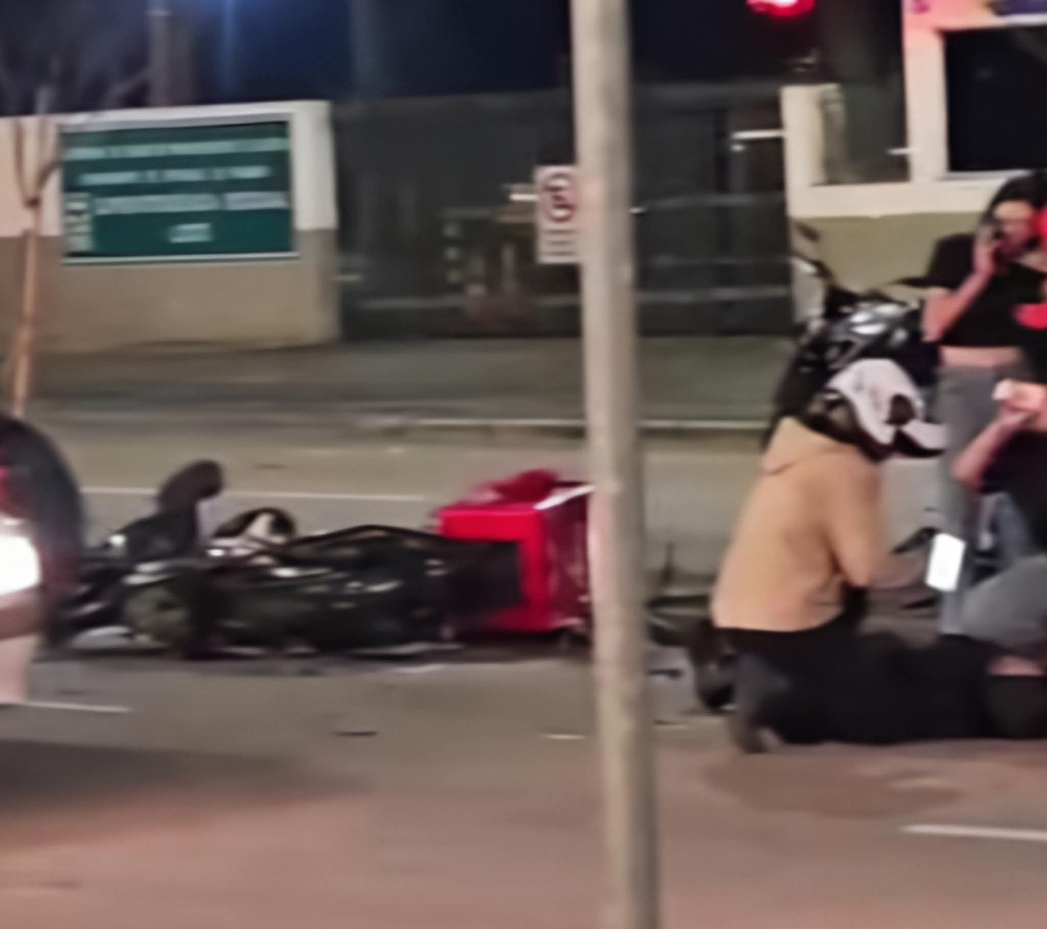 ACIDENTE ENTRE DUAS MOTOS DEIXA UM MORTO E TRÊS FERIDOS NO BAIRRO ALTO EM CURITIBA.
