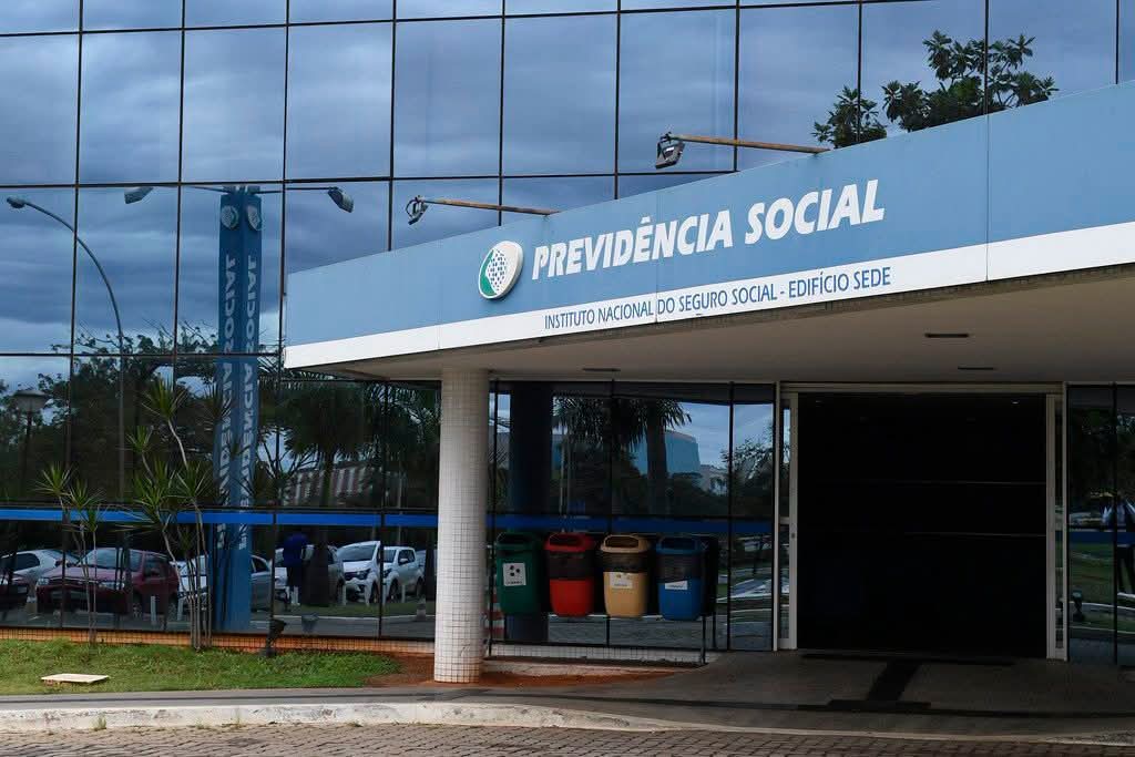 PF APONTA DESVIO DE R$ 708 MILHÕES DO INSS; DINHEIRO TERIA SIDO USADO NA COMPRA DE CARROS DE LUXO