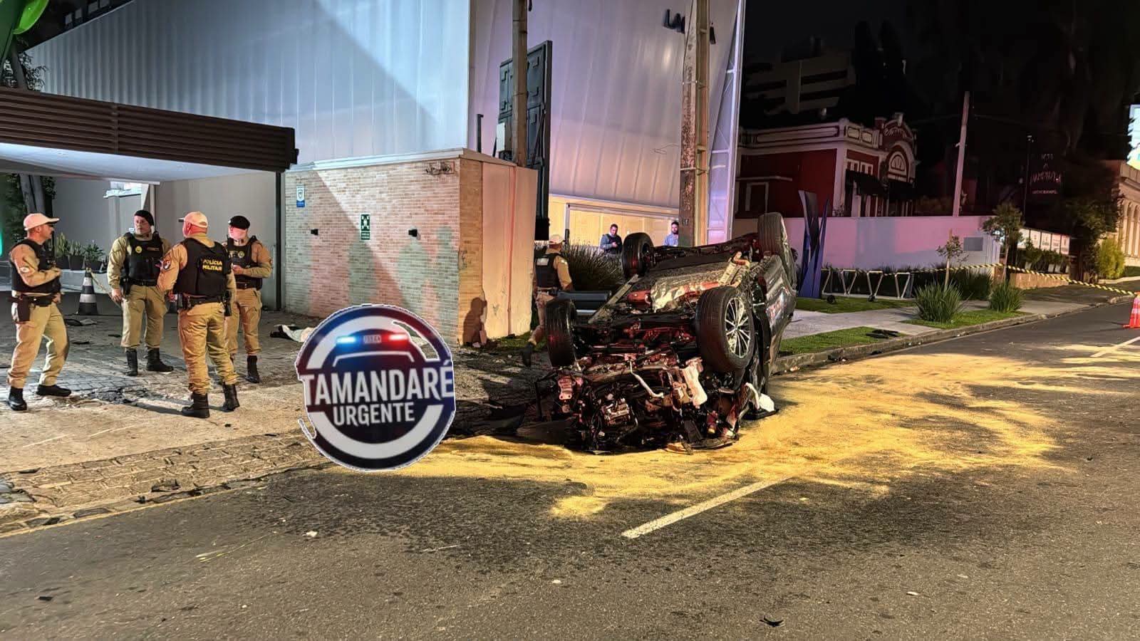 MOTOCICLISTA DE 23 ANOS MORRE APÓS GRAVE ACIDENTE NO BATEL; MOTORISTA TERIA AVANÇADO SINAL VERMELHO