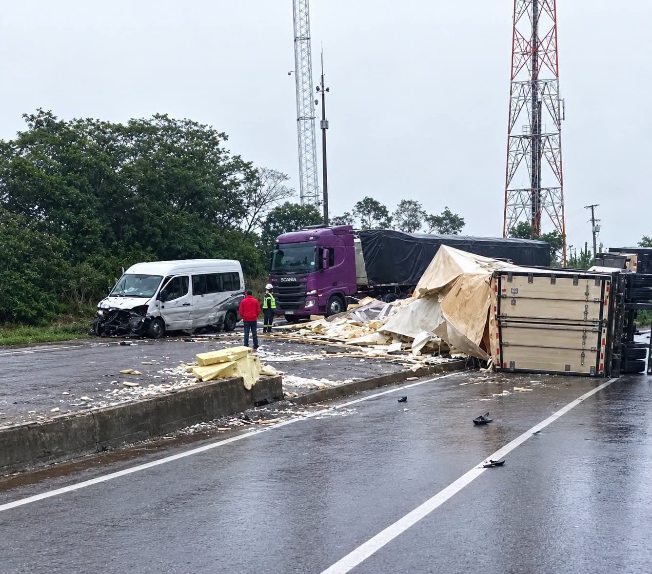 GRAVE ACIDENTE INTERDITA BR-277 NOS DOIS SENTIDOS EM MORRETES.