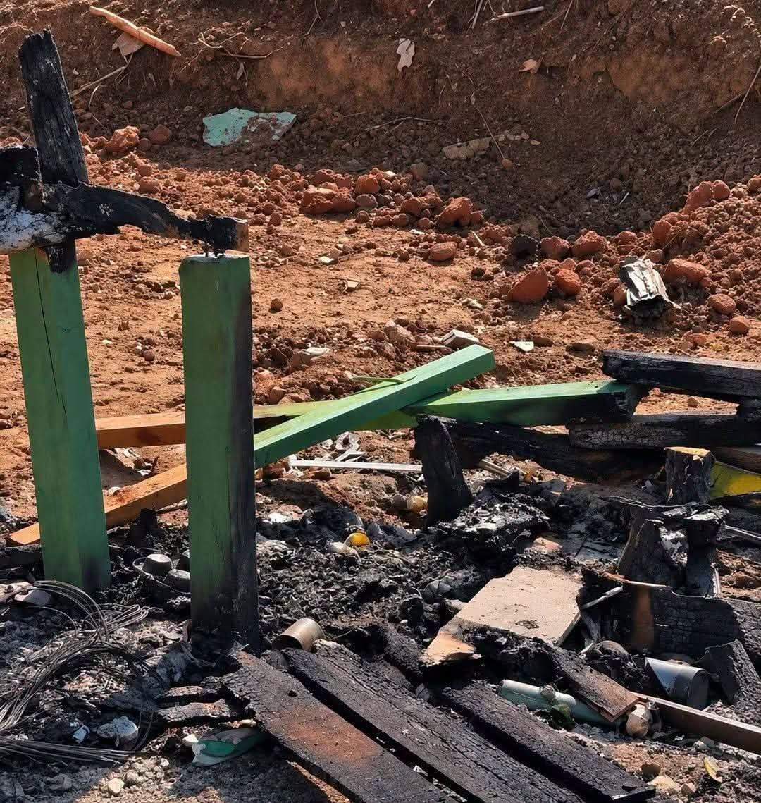 LIXEIRAS COMUNITÁRIAS SÃO DESTRUÍDAS POR VÂNDALOS POUCOS DIAS APÓS INSTALAÇÃO EM ITAPERUÇU