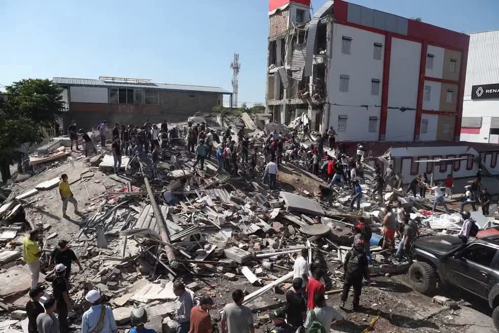 TERREMOTO DE MAGNITUDE 7,4 DEIXA VÍTIMAS E DESTRUIÇÃO NA COLÔMBIA.