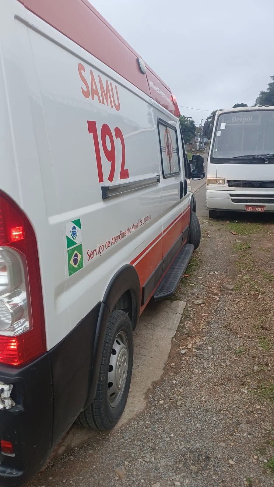 JOVEM FICA FERIDO APÓS QUEDA DE MOTO EM RIO BRANCO DO SUL.