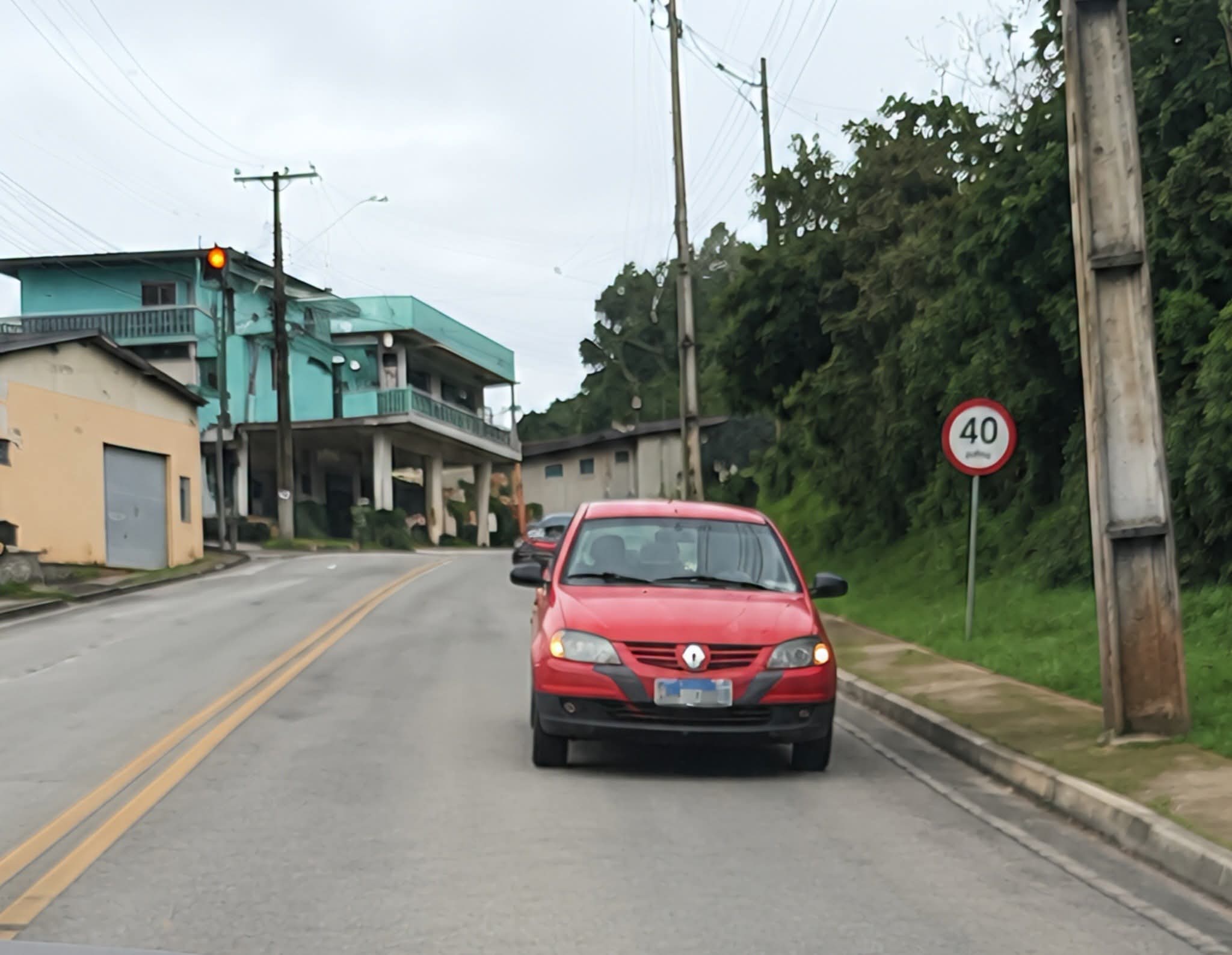 MOTORISTA É FLAGRADO DIRIGINDO DE MARCHA RÉ DE RIO BRANCO DO SUL A ITAPERUÇU E VÍDEO VIRALIZA NA INTERNET.