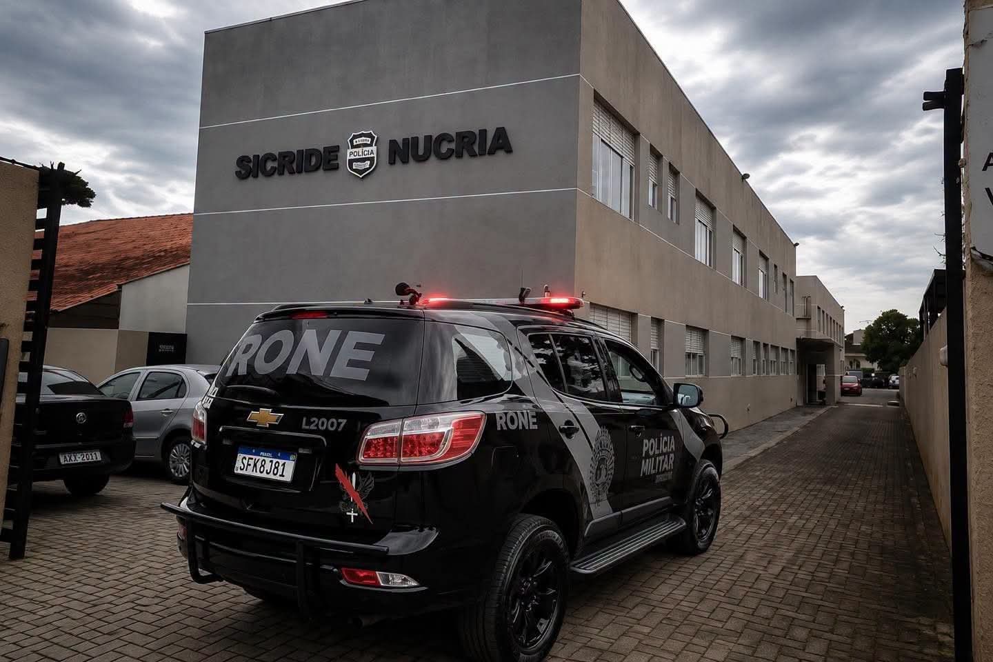 HOMEM É PRESO APÓS ENVIAR MENSAGENS DE CUNHO INADEQUADO PARA FILHA DE AMIGO DE 14 ANOS EM CURITIBA.