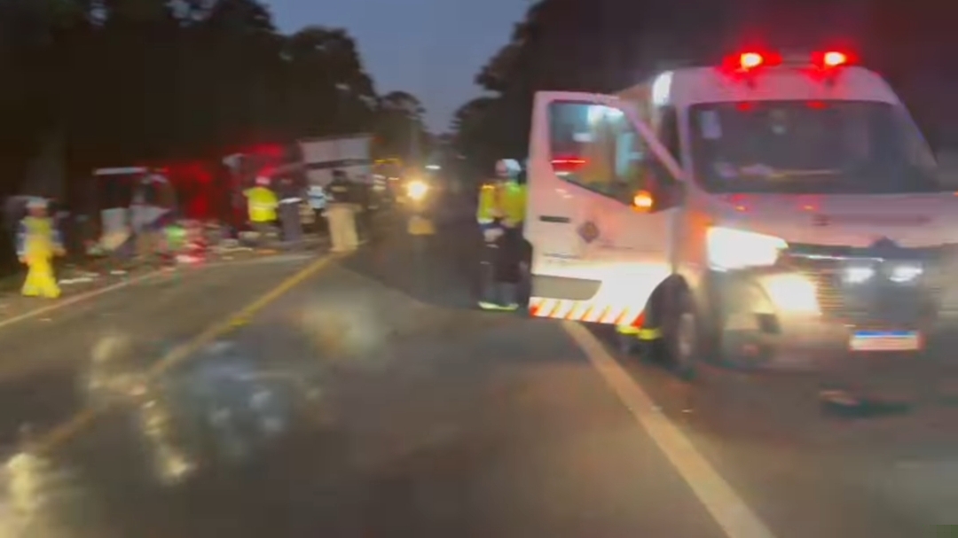 ACIDENTE ENTRE ÔNIBUS DA SAÚDE E CAMINHÃO DEIXA 22 MORTOS NA BR-373, EM IPIRANGA