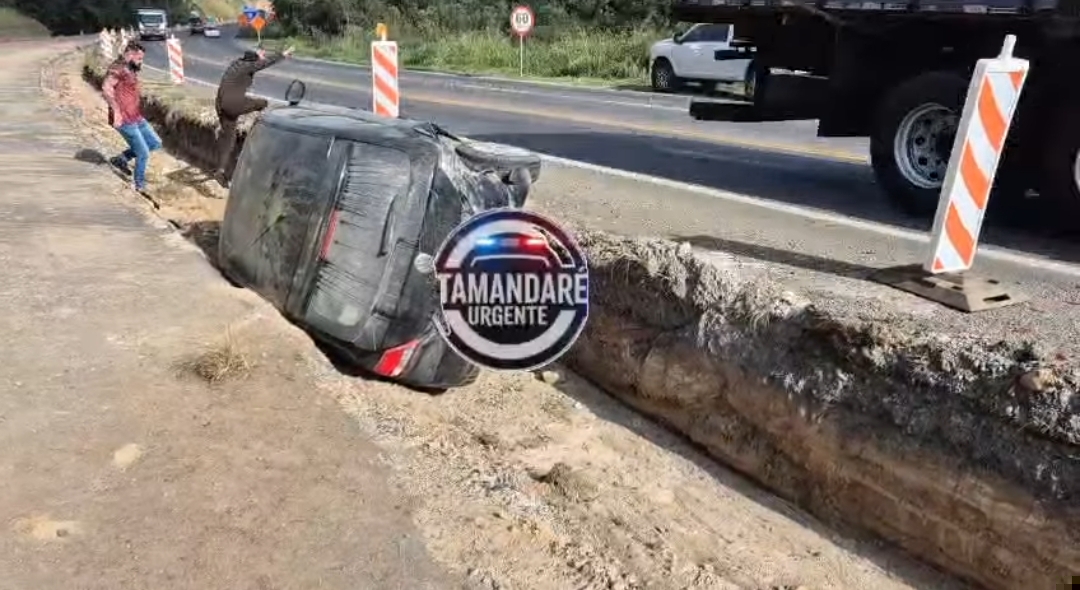 CASAL ESCAPA ILESO DE GRAVE ACIDENTE NO CONTORNO NORTE, EM ALMIRANTE TAMANDARÉ