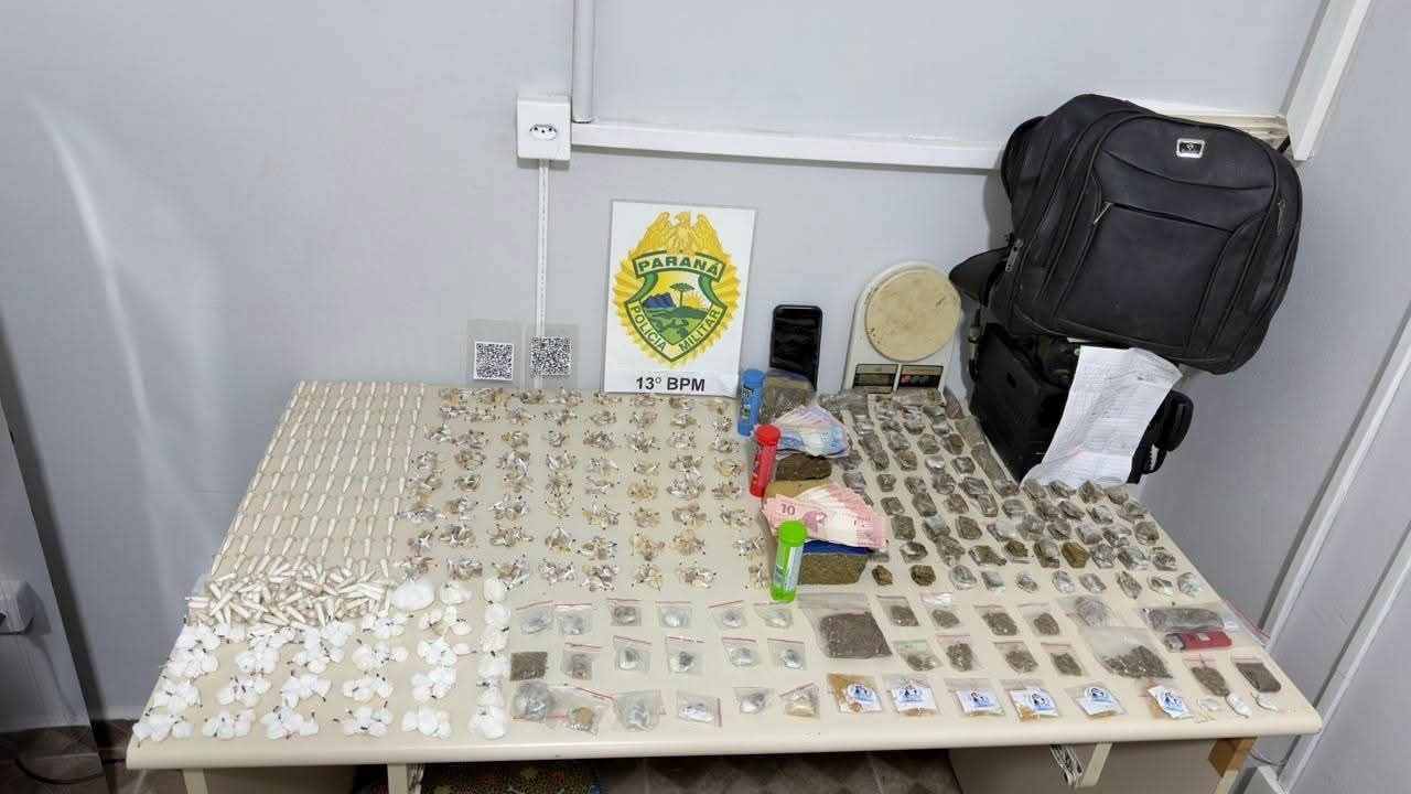 POLÍCIA MILITAR APREENDE ADOLESCENTE E QUASE DOIS QUILOS DE DROGAS EM BAIRRO DE CURITIBA.
