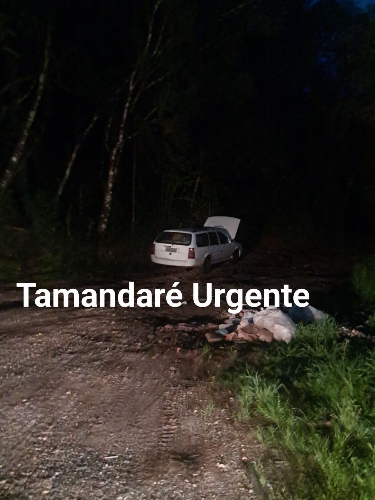 VEÍCULO É ENCONTRADO EM LOCAL ERMO E LEVANTA SUSPEITA DE DESMANCHE EM TAMANDARÉ