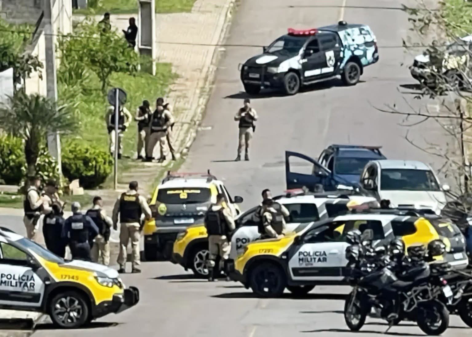 PAI MANTÉM CRIANÇA DE DOIS ANOS REFÉM COM FACA DURANTE OPERAÇÃO POLICIAL EM FAZENDA RIO GRANDE.
