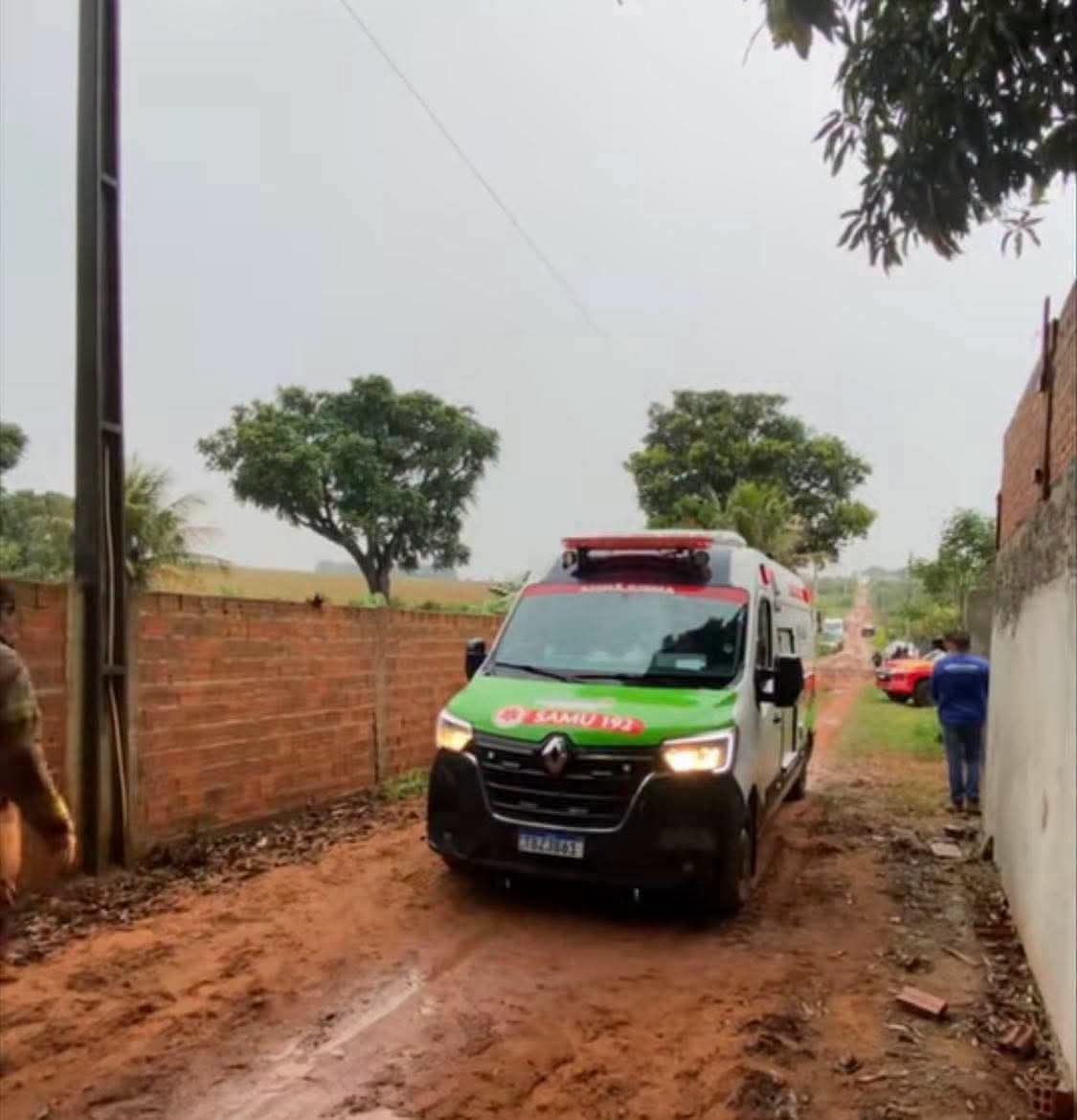 CRIANÇA DE 5 ANOS É SOTERRADA E MORRE APÓS DESMORONAMENTO DE TERRA EM UMUARAMA
