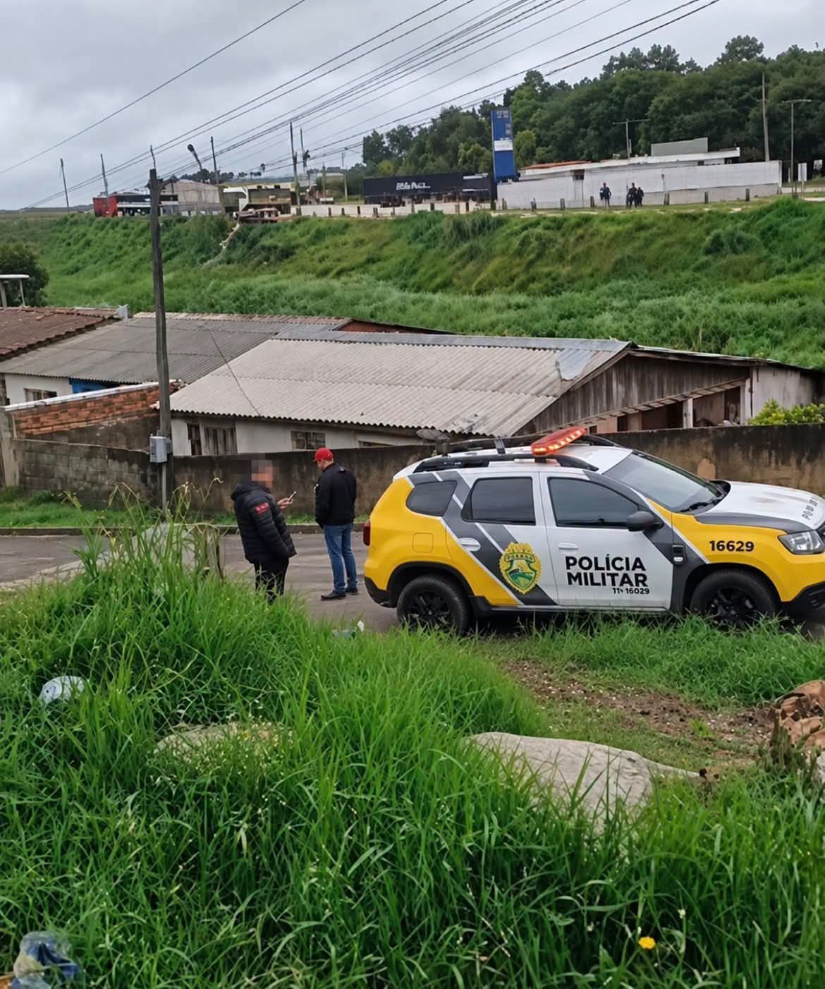 MULHER É ENCONTRADA MORTA EM ÁREA RESIDENCIAL DE ITAPERUÇU