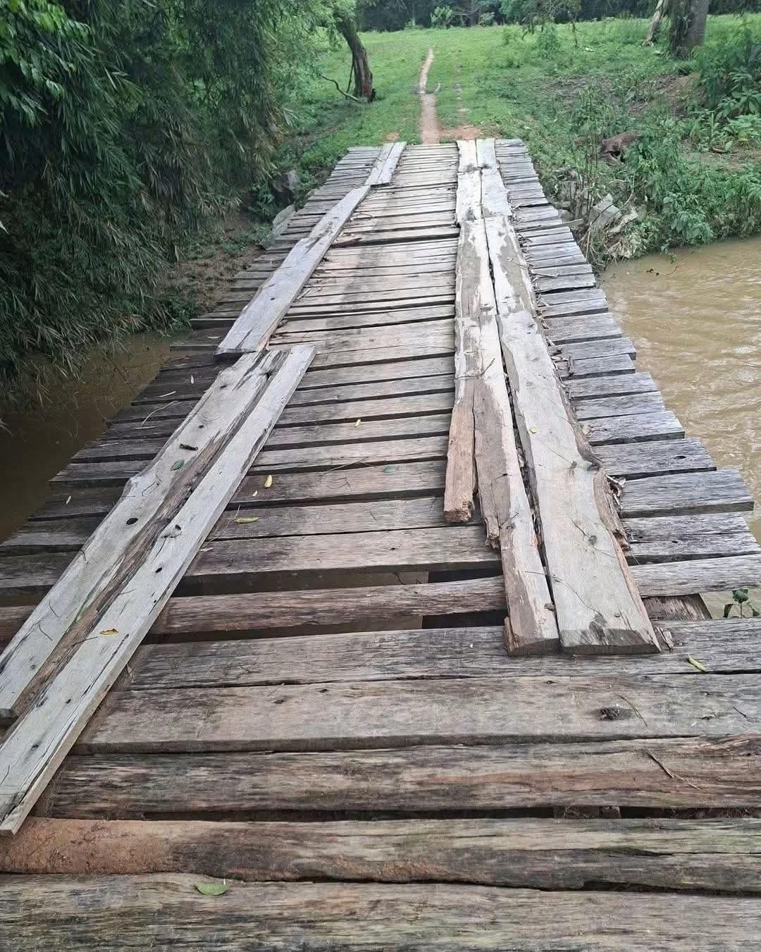 ALERTA EM CERRO AZUL PONTE FICA PERIGOSA APÓS AS CHUVAS