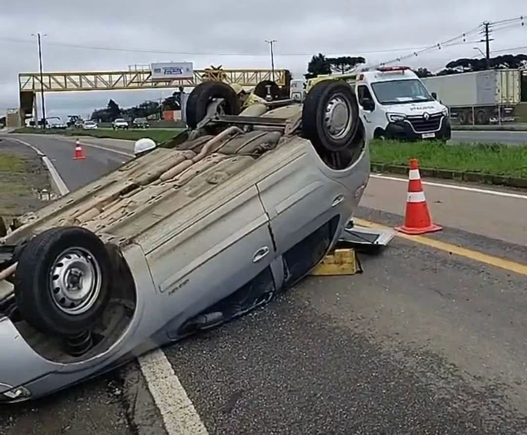 ACIDENTE NA BR-277 DEIXA DUAS MULHERES FERIDAS EM CAMPO LARGO.