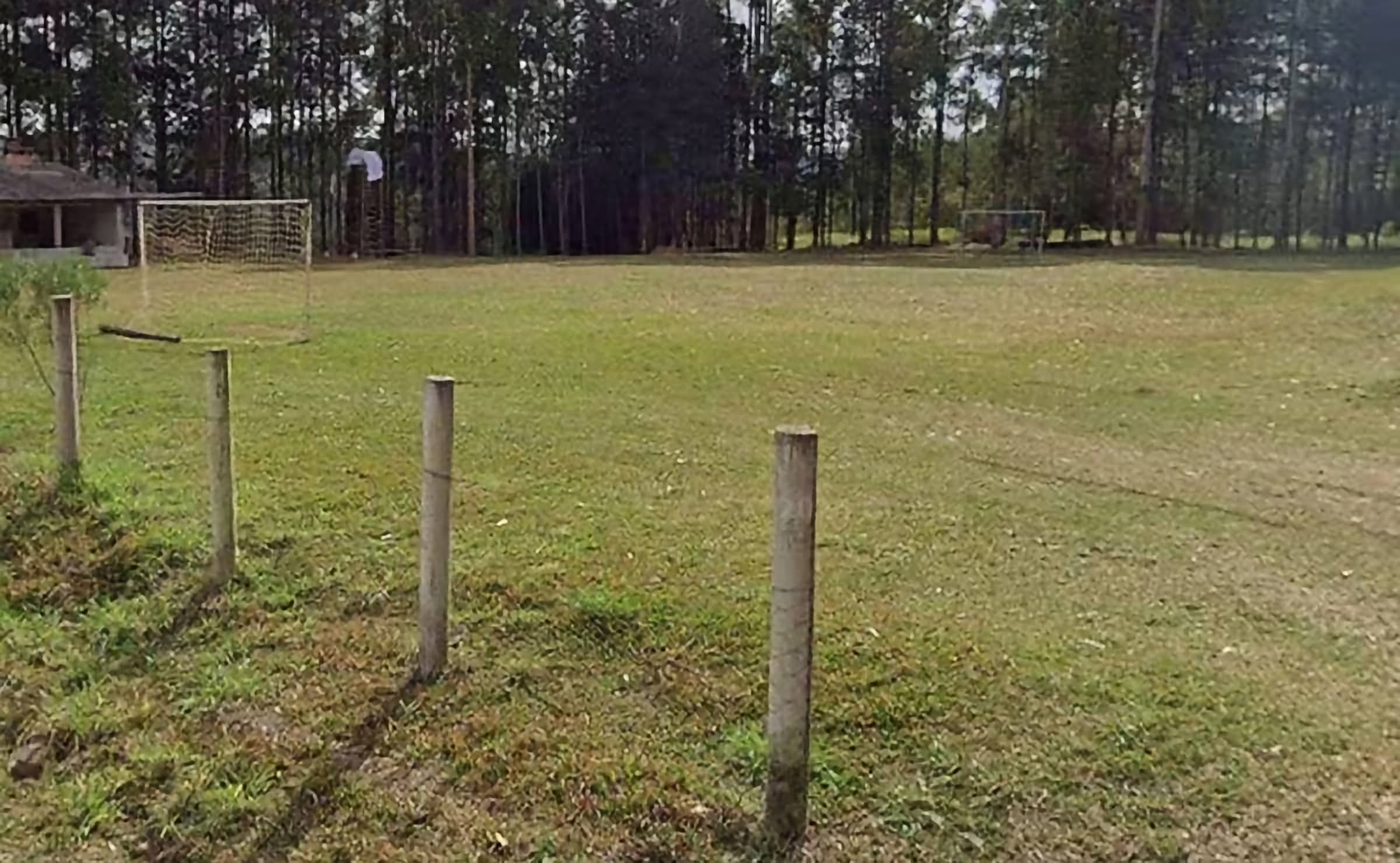 MENINA DE 3 ANOS MORRE APÓS TRAVE DE FUTEBOL CAIR DURANTE FESTA INFANTIL