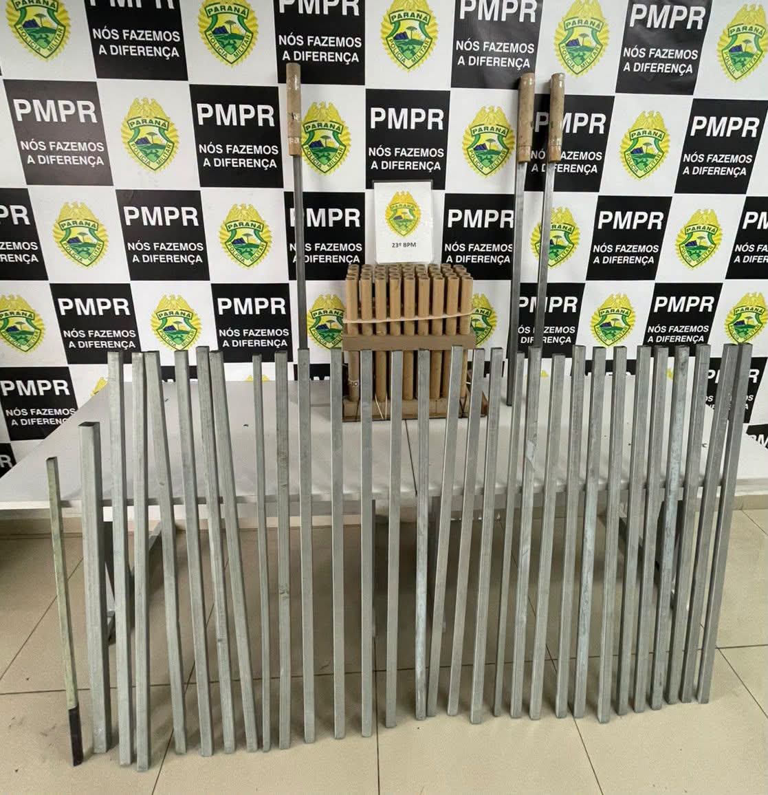 ROTAM APREENDE 33 BARRAS DE FERRO E 75 ROJÕES COM SUSPEITOS DE TORCIDA ORGANIZADA NO PINHEIRINHO, EM CURITIBA