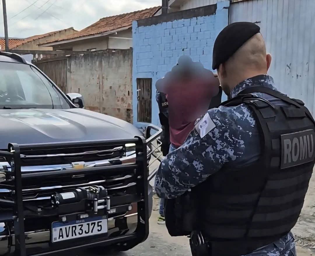 BRIGA POR MOTIVAÇÃO POLÍTICA TERMINA EM QUEBRADEIRA EM BAR NA REGIÃO METROPOLITANA DE CURITIBA.