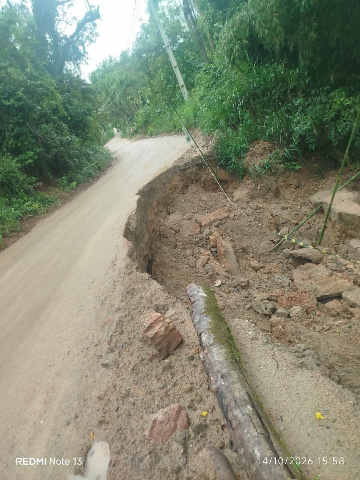 ESTRADA APRESENTA RISCO DE DESMORONAMENTO EM DOUTOR ULYSSES.