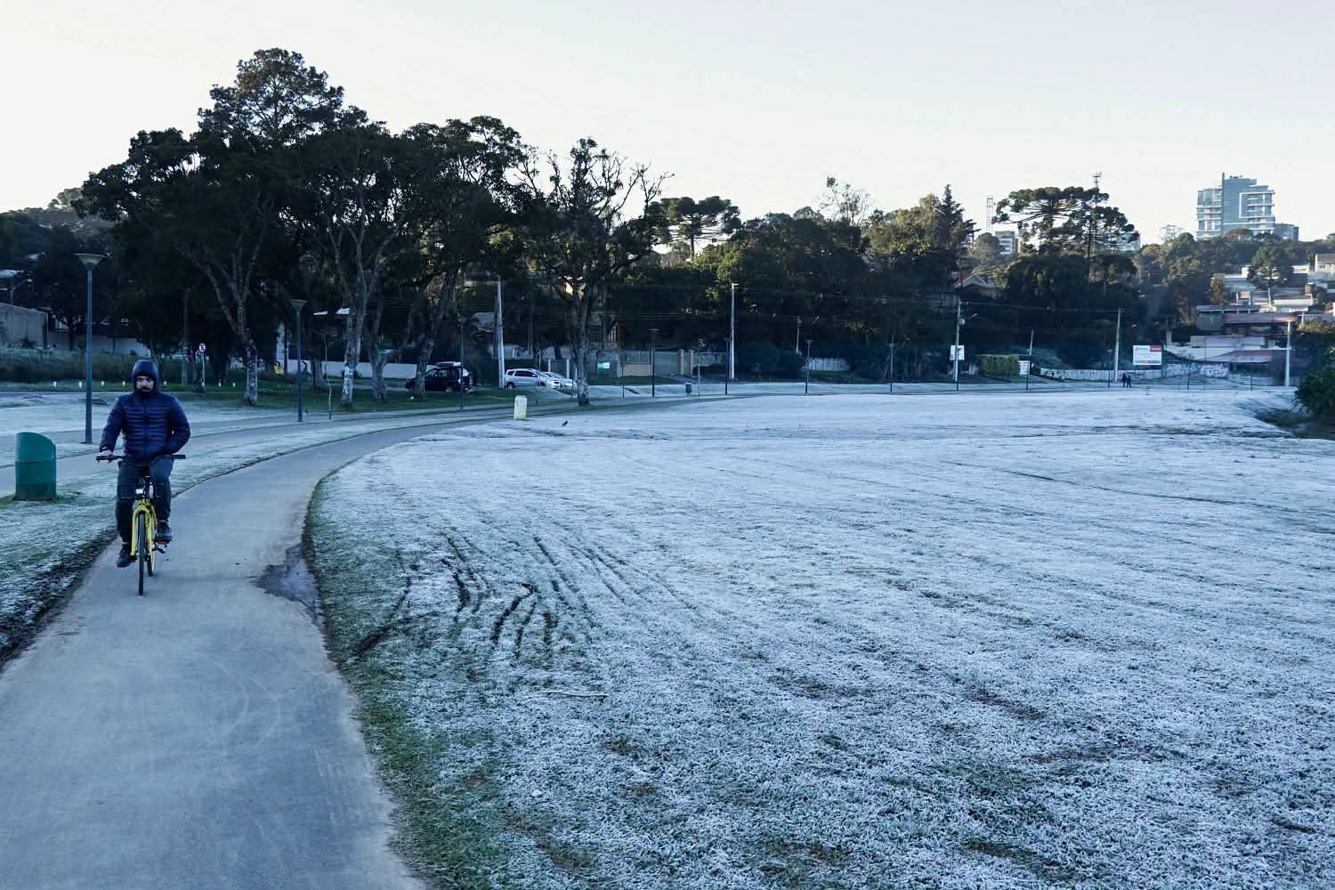UMA NOVA QUEDA NAS TEMPERATURAS ATINGE O PARANÁ COM FRIO INTENSO EM PLENA PRIMAVERA.