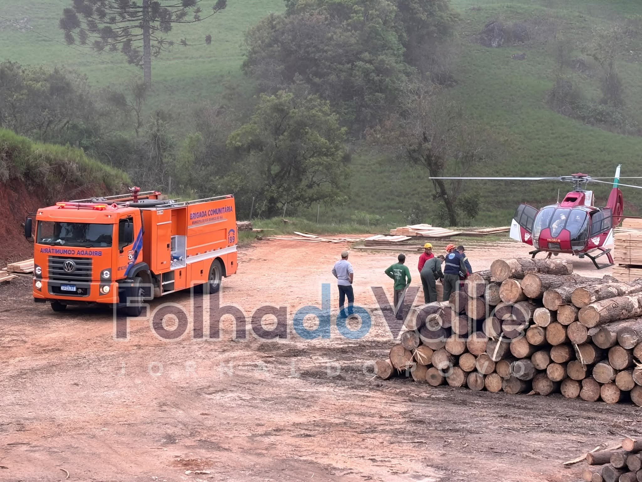 TRABALHADOR FICA FERIDO EM ACIDENTE COM MÁQUINA EM MADEIREIRA DE RIO BRANCO DO SUL.