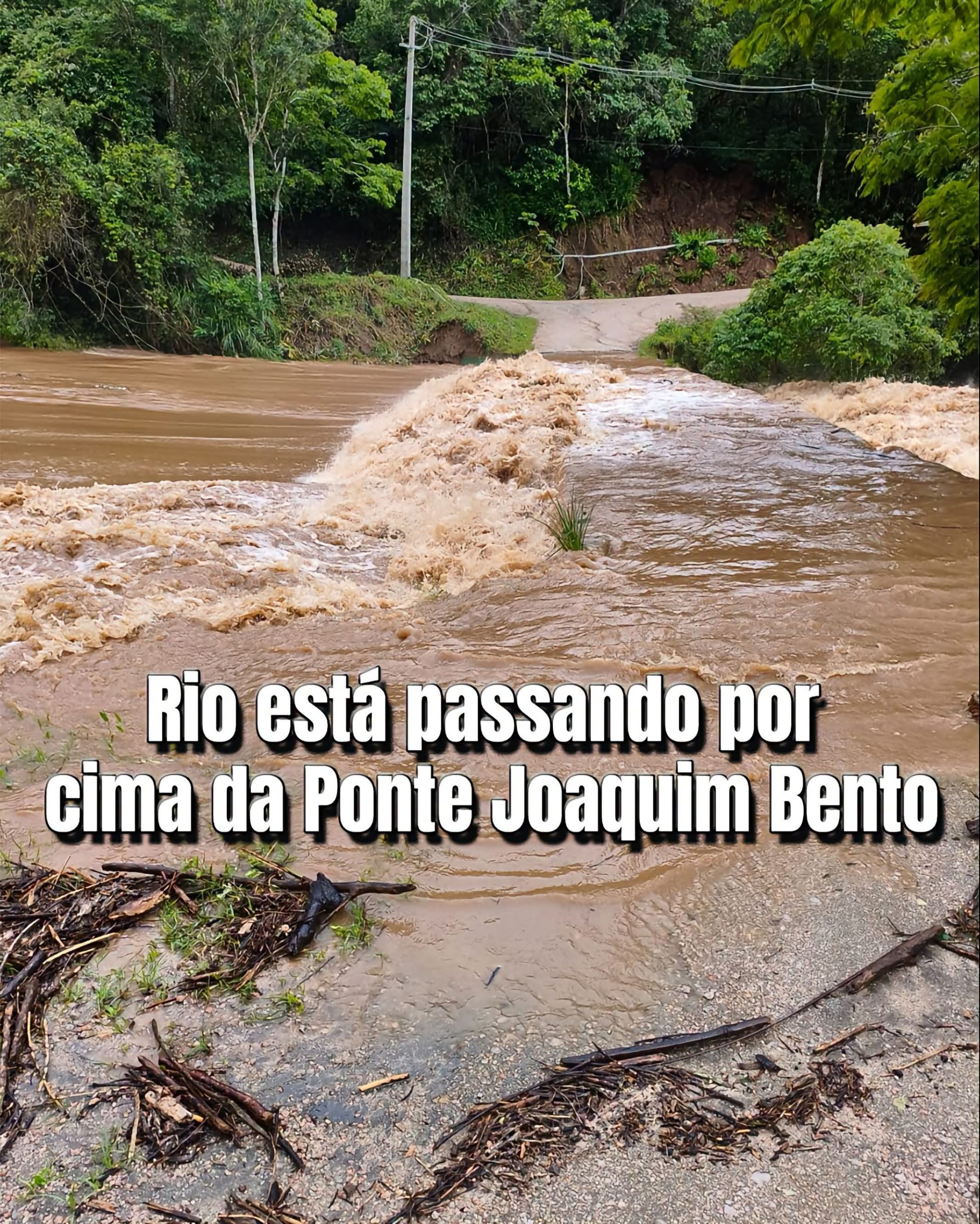 RIO PASSANDO POR CIMA DA PONTE JOAQUIM BENTO