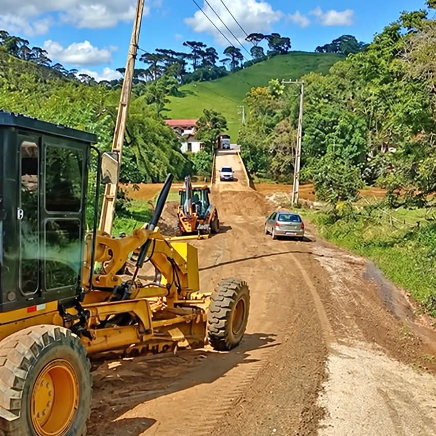 PONTE NO RIO AÇUNGUI É LIBERADA EM RIO BRANCO DO SUL.