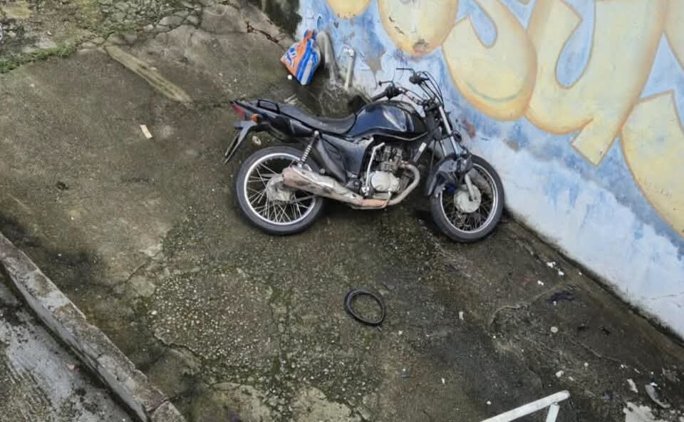 MOTOCICLISTA MORRE APÓS BATER CONTRA MURO NA CIDADE INDUSTRIAL DE CURITIBA.