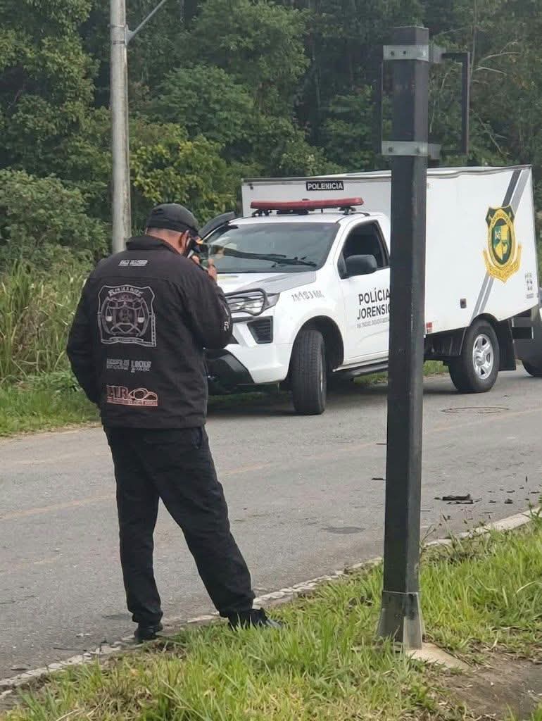 PERSEGUIÇÃO A CARRO ROUBADO TERMINA EM CONFRONTO E TRÊS MORTOS NA BR-376, NO LITORAL DO PARANÁ